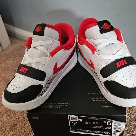 Jordan Legacy 312 Low "White/Fire Red/Black/Wolf Grey" Toddler Boys' Shoe sz 9c - Picture 4 of 4